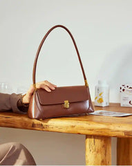 European Retro Shoulder Bag in brown leather, elegantly designed with a magnetic closure and a sleek silhouette.