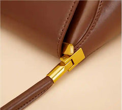 Close-up of the zipper and chain strap detail of a European Retro Shoulder Bag in brown leather.